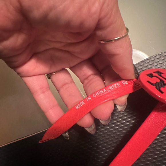TORY BURCH, red leather thong sandal. - Picture 6 of 12